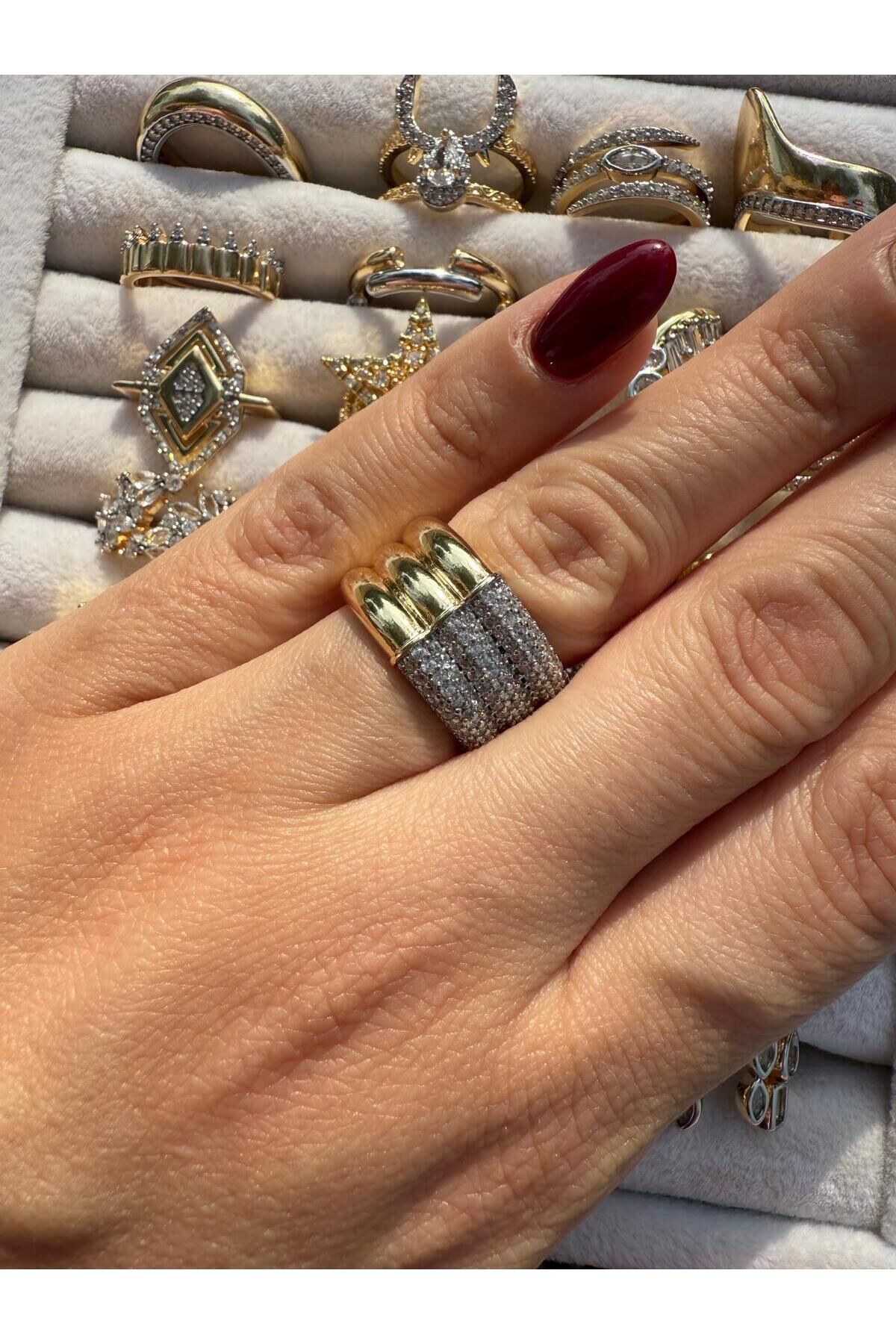 Nuvia Yüzük