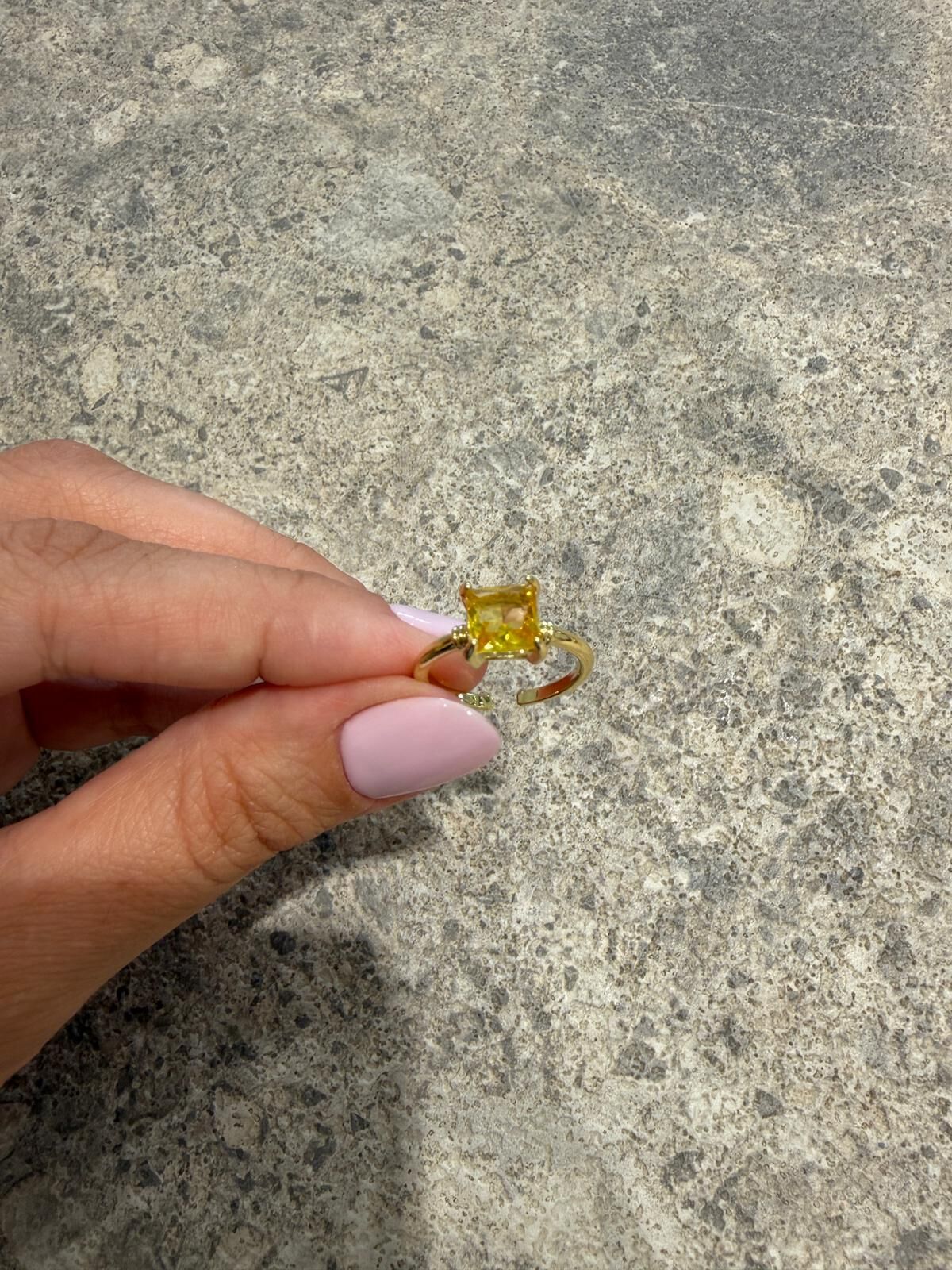 Diana Sarı Taşlı Yüzük