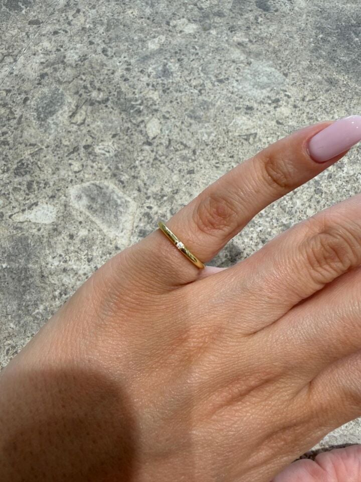 Minimal Glow Altın Renkli Yüzük