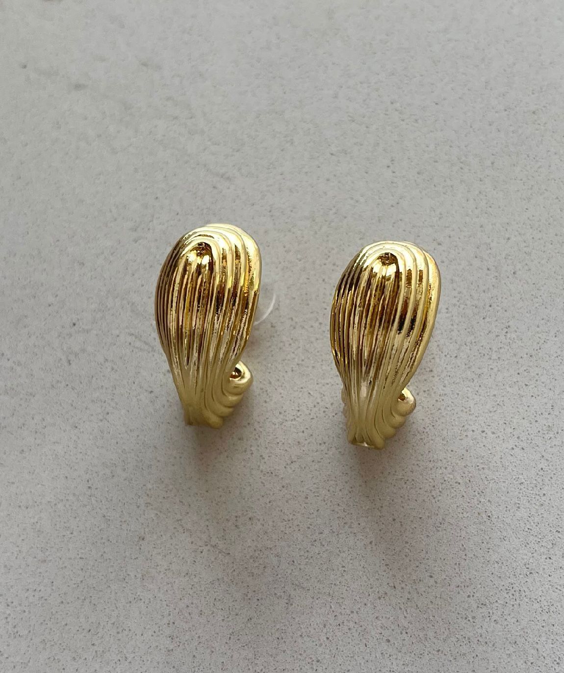 Çizgili Gold Vintage Küpe