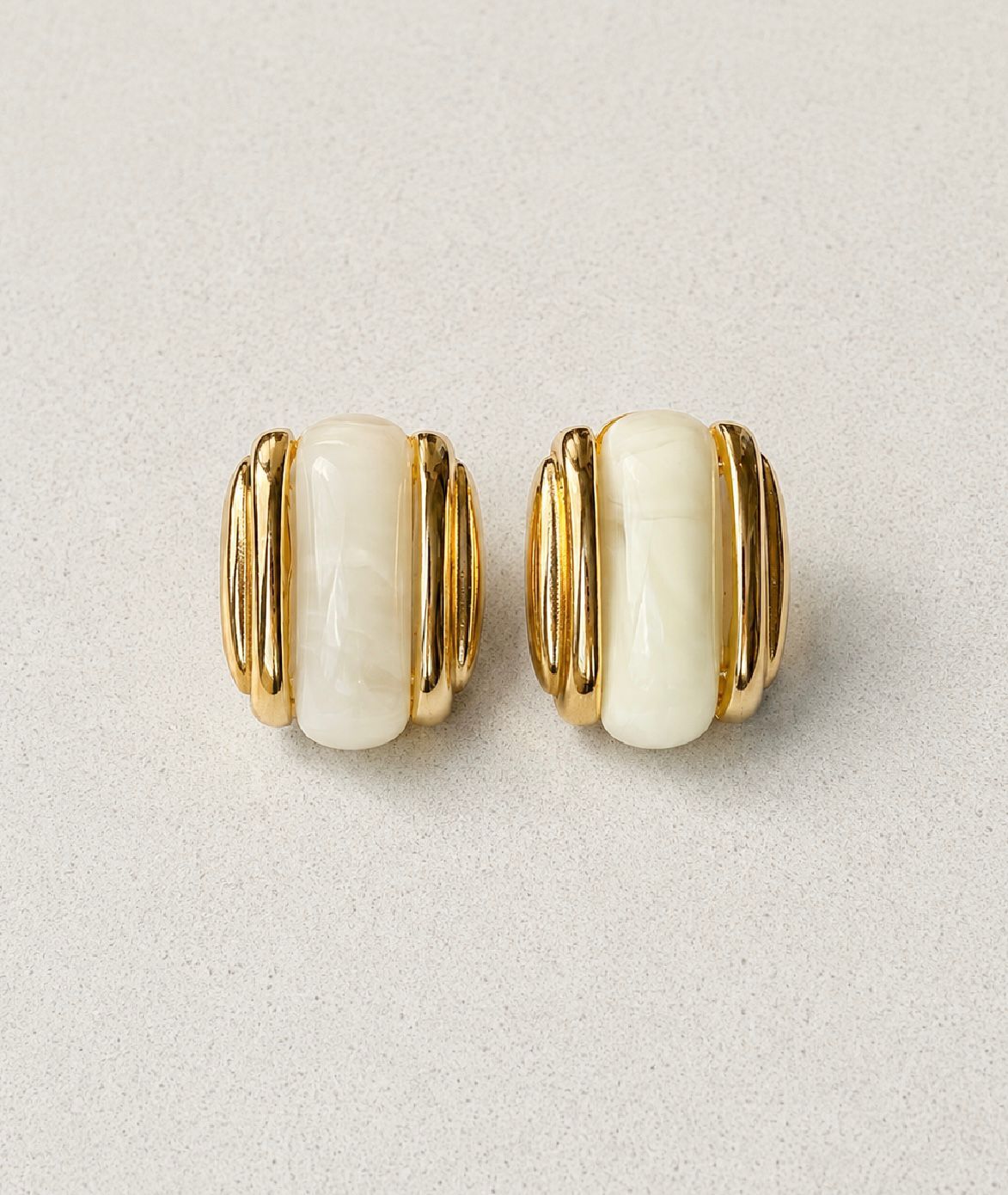 Vintage Krem Mine Detaylı Gold Küpe