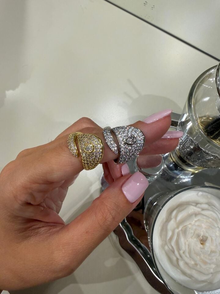 Gold Renkli Taşlı Marka Yüzük