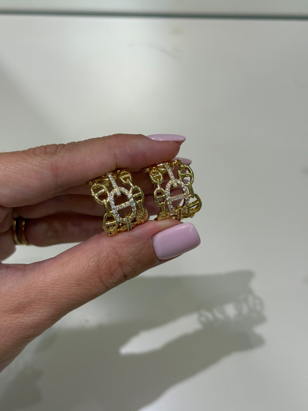 Gold Renkli Marka Küpe