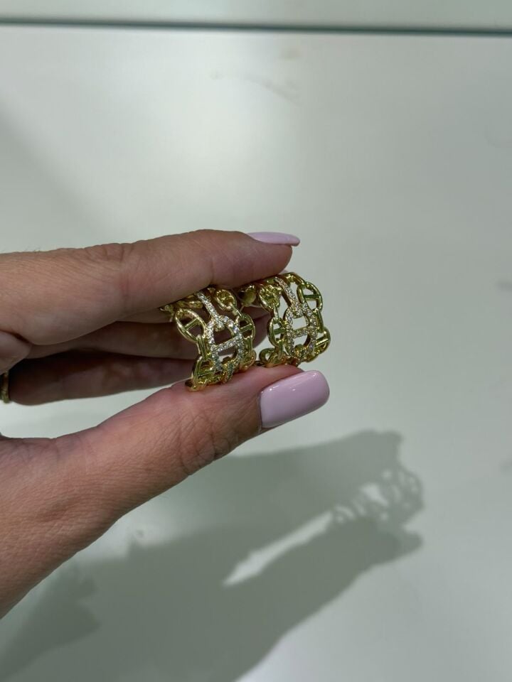 Gold Renkli Marka Küpe