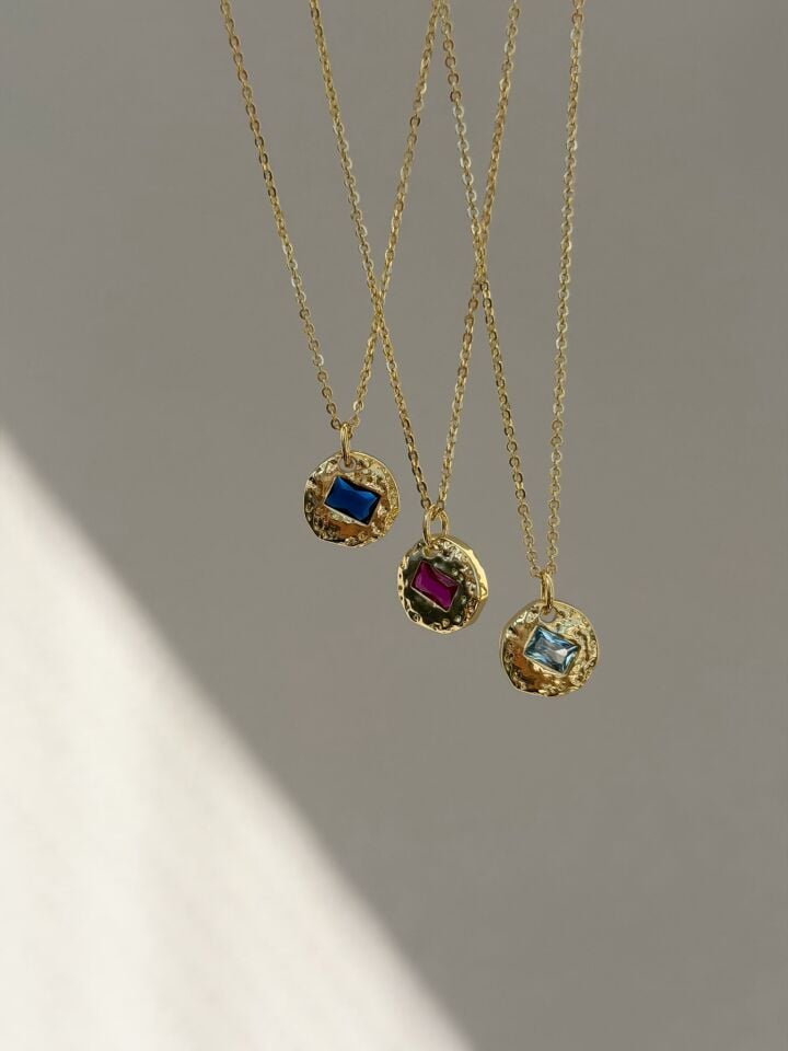 Pembe Baget Taşlı Gold Mini Madalyon Kolye